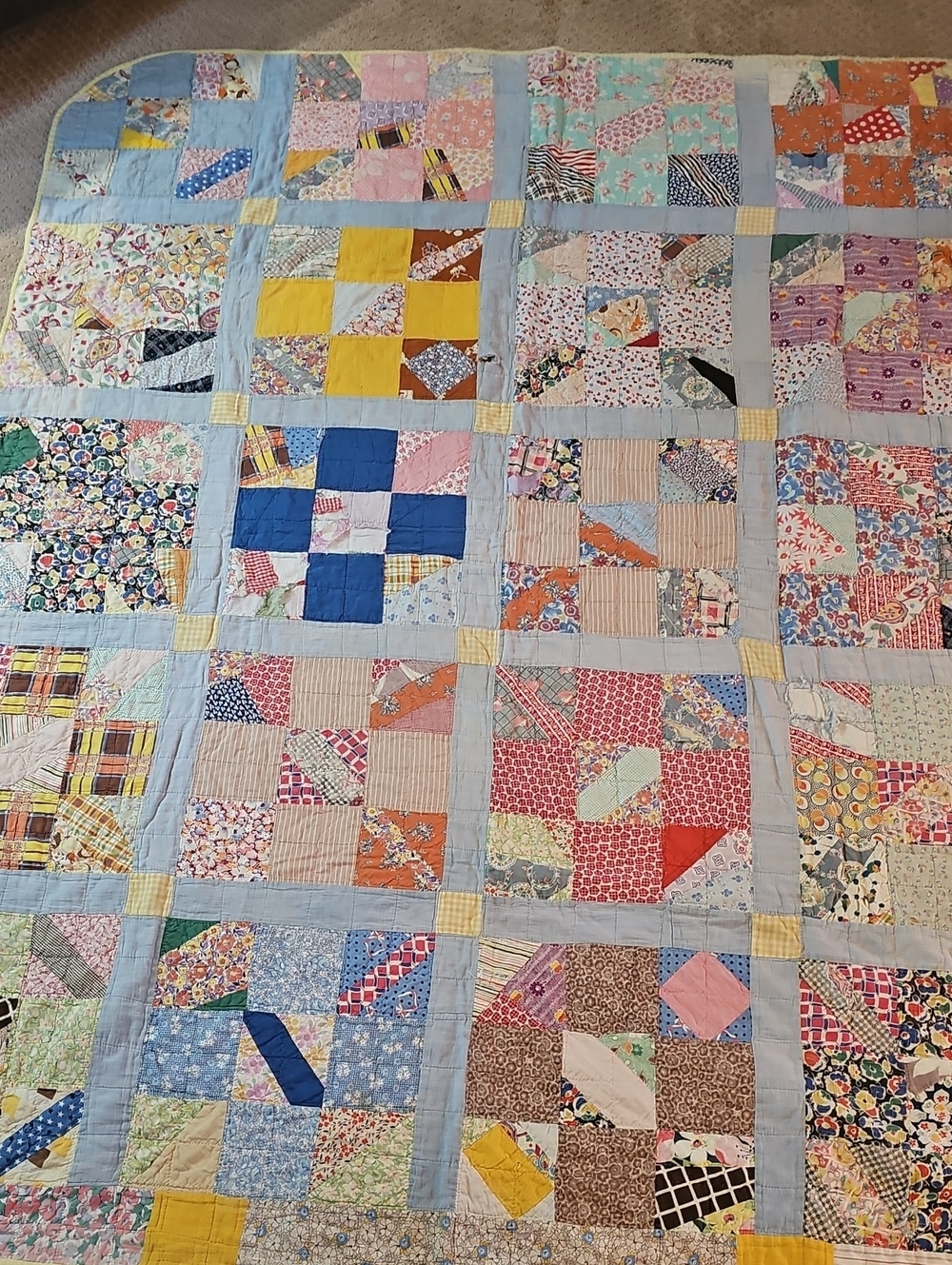 Vintage Patchwork Quilt Bedspread in Multicolor